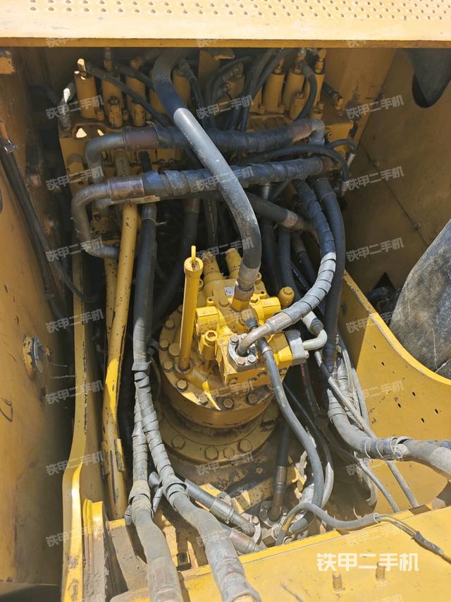 回轉(zhuǎn)馬達(dá)和主控閥（整機外觀）