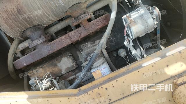 發(fā)動機(jī)左側(cè)（整機(jī)外觀及大件）