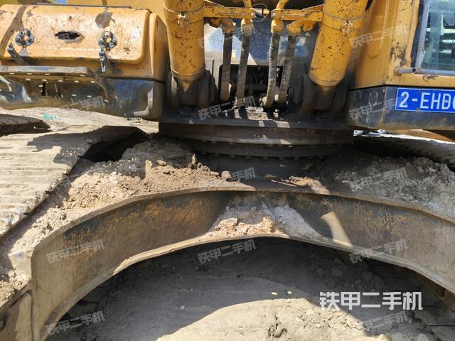 轉(zhuǎn)盤和下車架正前(工作和回轉(zhuǎn)裝置) 轉(zhuǎn)盤和下車架正前(工作和回轉(zhuǎn)裝置)