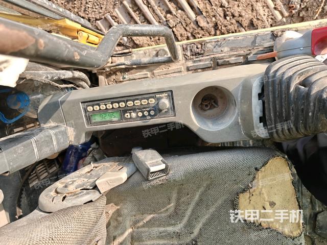 座椅左側(cè)控制臺(tái)/音響/含左手柄(駕駛室部分) 座椅左側(cè)控制臺(tái)/音響/含左手柄(駕駛室部分)