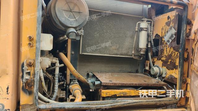 散熱器正面(大件艙室) 散熱器正面(大件艙室)