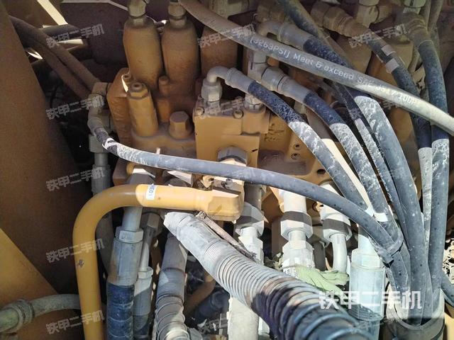 回轉(zhuǎn)馬達和主控閥（整機外觀）