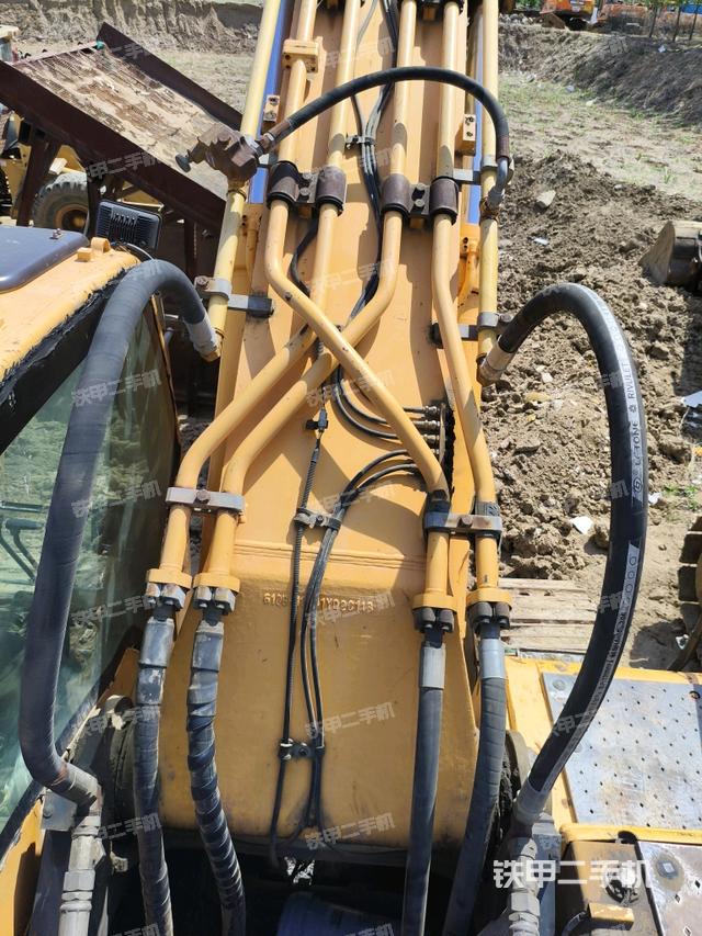 大臂背部俯視(工作和回轉(zhuǎn)裝置) 大臂背部俯視(工作和回轉(zhuǎn)裝置)