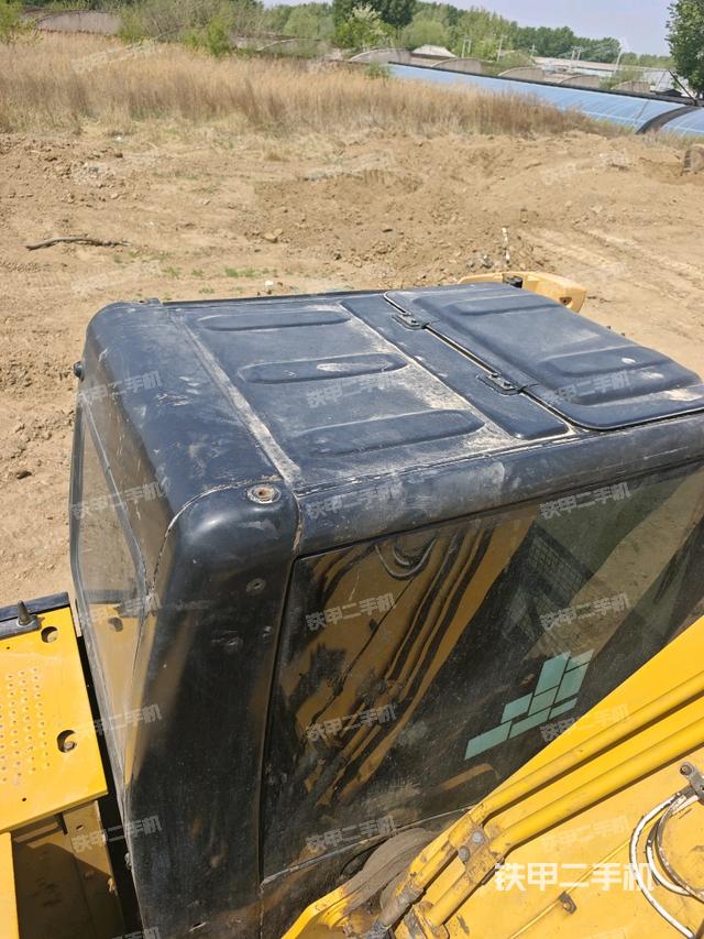 駕駛室頂部（整機外觀）