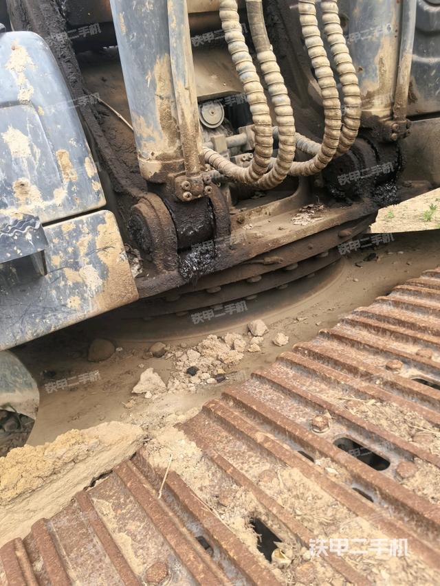 轉(zhuǎn)盤和下車架正前（工作和回轉(zhuǎn)裝置）