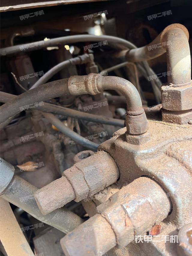 回轉(zhuǎn)馬達和主控閥（整機外觀）