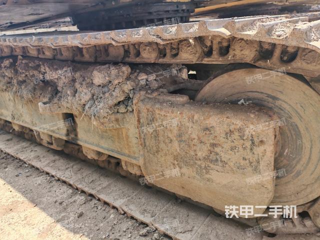 單側(cè)履帶整體(整機(jī)外觀) 單側(cè)履帶整體(整機(jī)外觀)