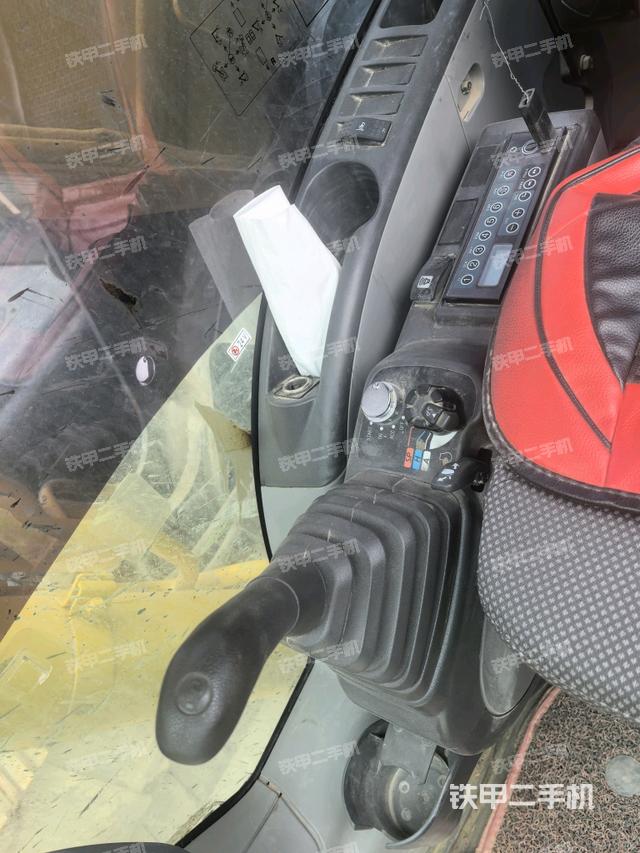 座椅左側(cè)控制臺/音響/含左手柄（駕駛室部分）