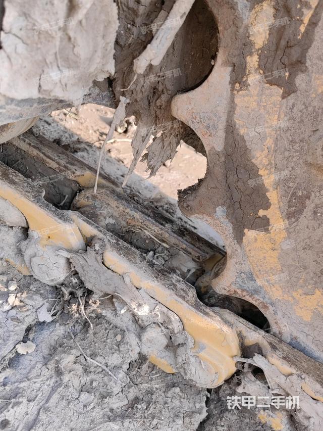 右驅(qū)動輪（行走機構(gòu)）