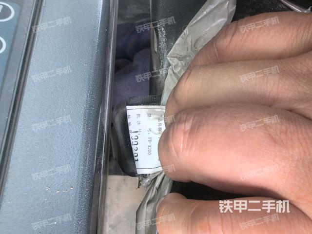 左后方玻璃角標(biāo)（駕駛室部分）