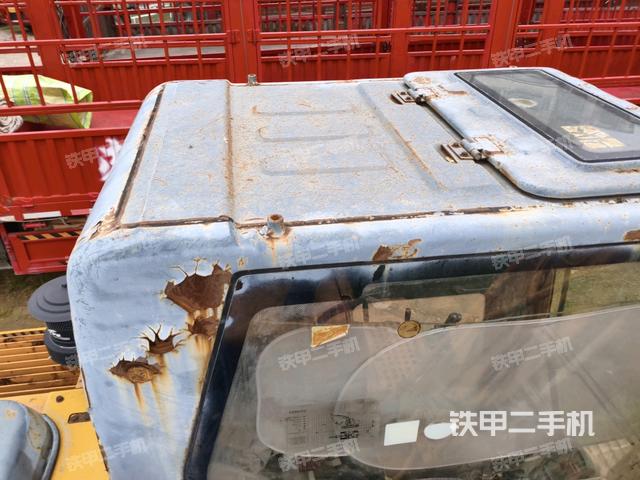 駕駛室頂部(整機外觀) 駕駛室頂部(整機外觀)
