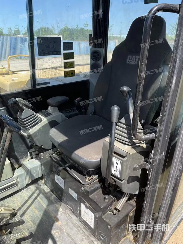 駕駛室整體(整機外觀) 駕駛室整體(整機外觀)