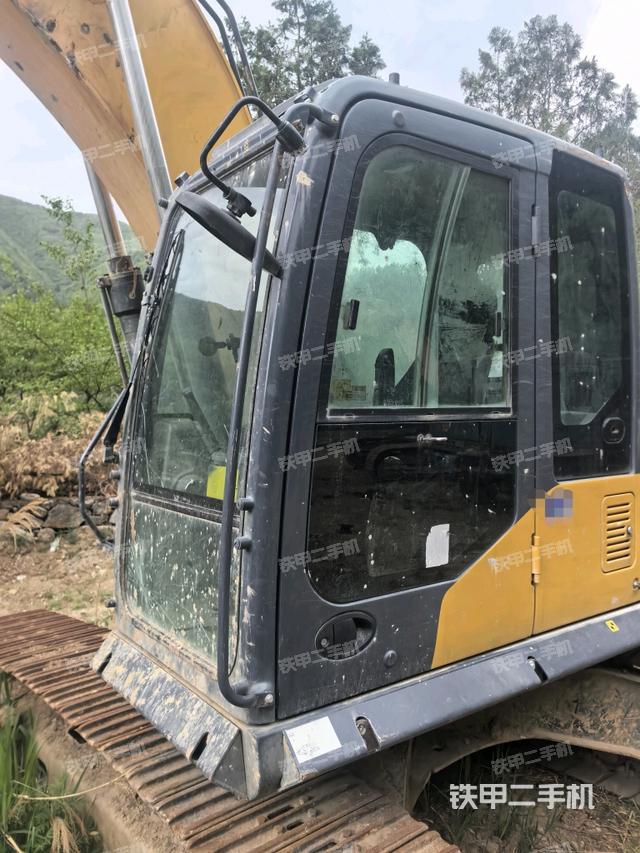 駕駛室左前45度（駕駛室部分）