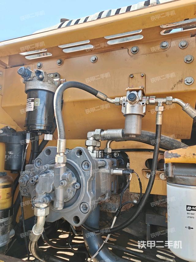 液壓泵斜45?左（大件艙室）