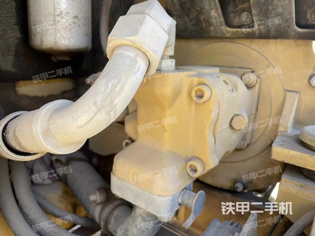 液壓泵艙室正面整體(整機外觀) 液壓泵艙室正面整體(整機外觀)