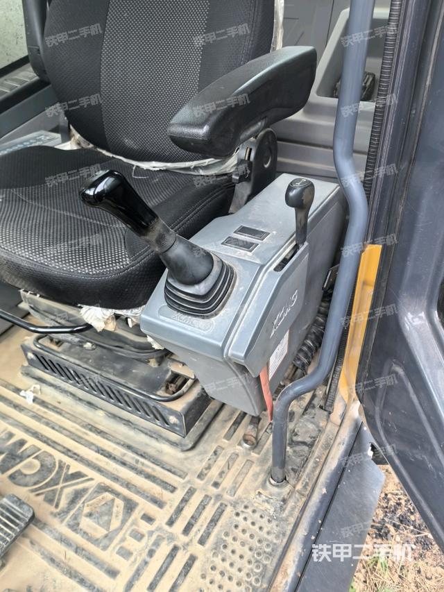 座椅右側(cè)控制臺(tái)/鑰匙門/油門/含右手柄（駕駛室部分）