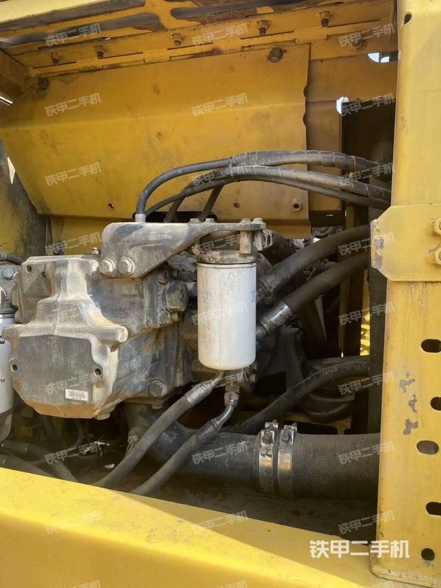 液壓泵艙室正面整體(整機(jī)外觀) 液壓泵艙室正面整體(整機(jī)外觀)