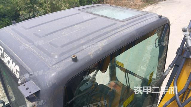 鏟斗右后整體(工作和回轉(zhuǎn)裝置) 鏟斗右后整體(工作和回轉(zhuǎn)裝置)