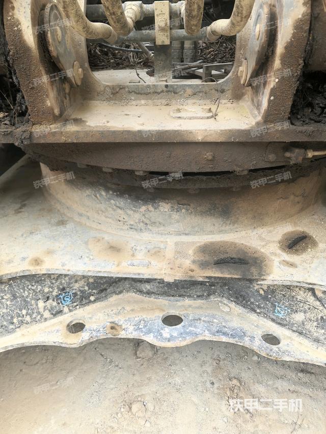 轉(zhuǎn)盤和下車架正前（工作和回轉(zhuǎn)裝置）