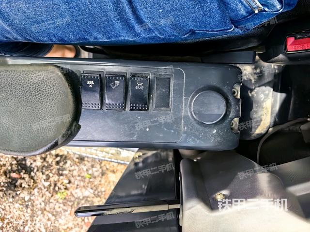 座椅左側(cè)控制臺(tái)/音響/含左手柄（駕駛室部分）