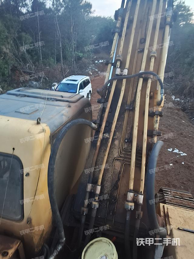 驾驶室顶部（整机外观）