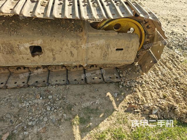 右驅(qū)動輪（行走機(jī)構(gòu)）