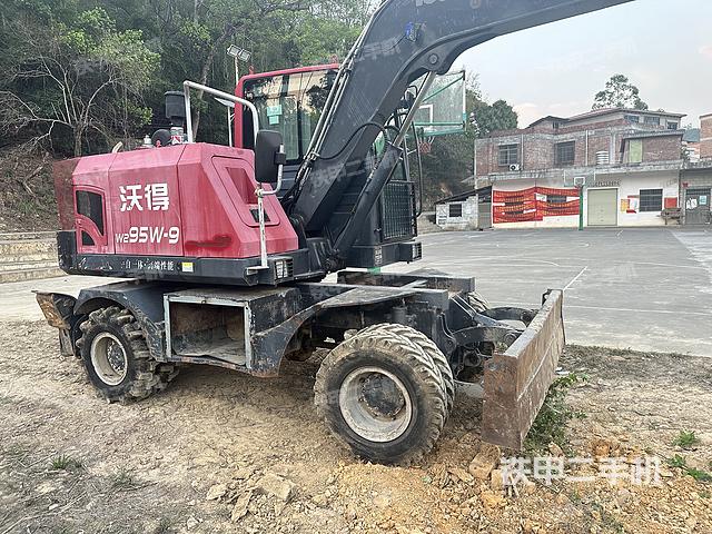 單側(cè)履帶整體(整機外觀) 單側(cè)履帶整體(整機外觀)
