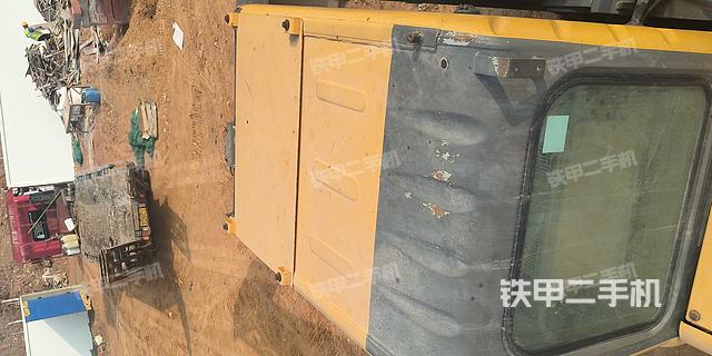 駕駛室頂部(整機外觀) 駕駛室頂部(整機外觀)