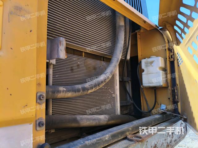 散熱器正面(大件艙室) 散熱器正面(大件艙室)