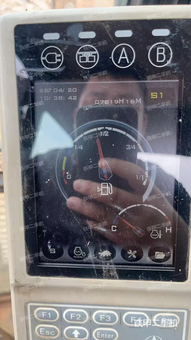 駕駛室整體(整機外觀) 駕駛室整體(整機外觀)