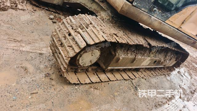 左側(cè)履帶整體?(行走機(jī)構(gòu)) 左側(cè)履帶整體?(行走機(jī)構(gòu))