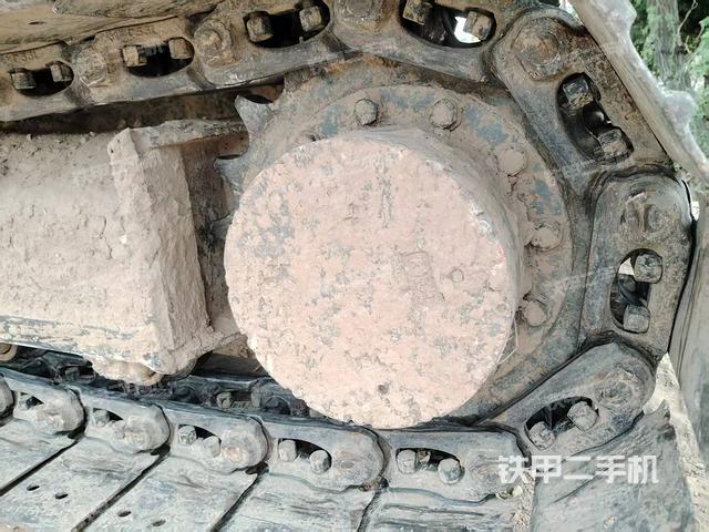 液壓泵艙室正面整體（整機外觀）