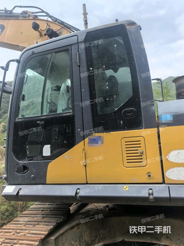 駕駛室正側(cè)（駕駛室部分）