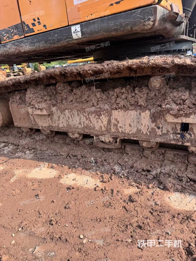 左驅(qū)動輪（行走機構(gòu)）