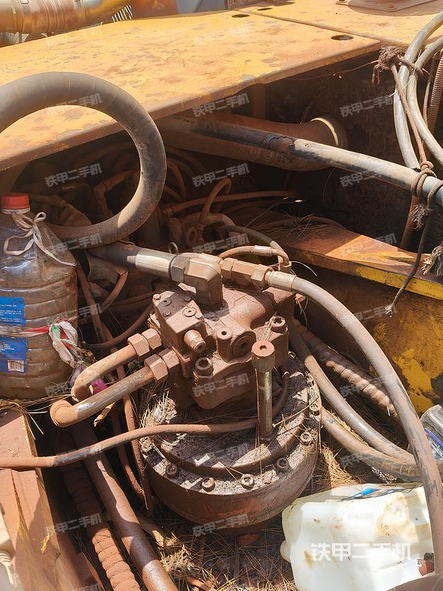 回转马达和主控阀（整机外观）