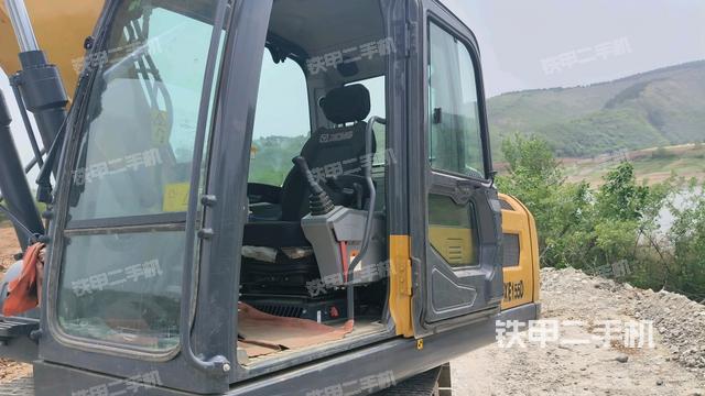 駕駛室左前45度(駕駛室部分) 駕駛室左前45度(駕駛室部分)