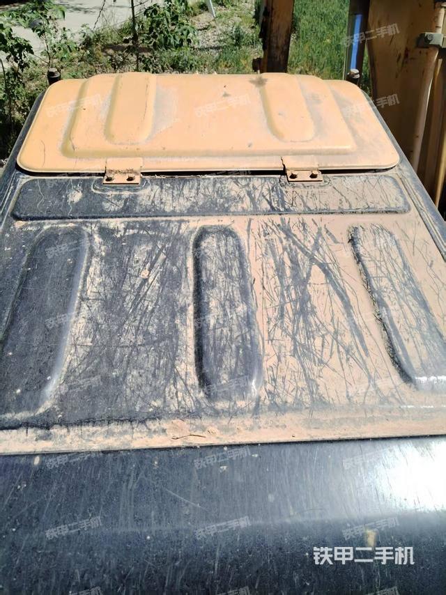 駕駛室頂部（整機外觀）