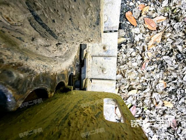 右驅(qū)動(dòng)輪（行走機(jī)構(gòu)）