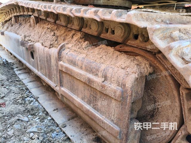 右側(cè)履帶整體(行走機(jī)構(gòu)) 右側(cè)履帶整體(行走機(jī)構(gòu))