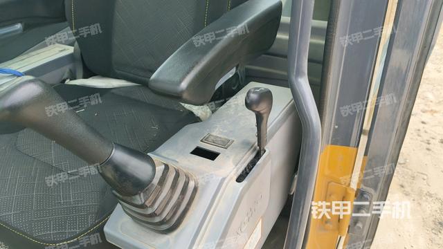 左后方玻璃角標(biāo)(駕駛室部分) 左后方玻璃角標(biāo)(駕駛室部分)