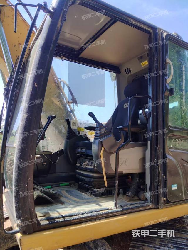 駕駛室整體（整機外觀）