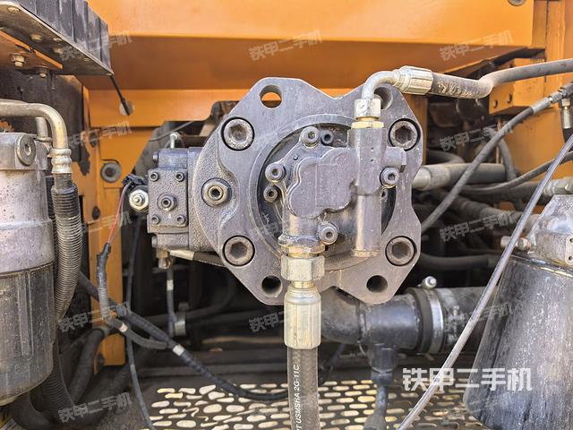 液壓泵艙室正面整體(整機(jī)外觀) 液壓泵艙室正面整體(整機(jī)外觀)