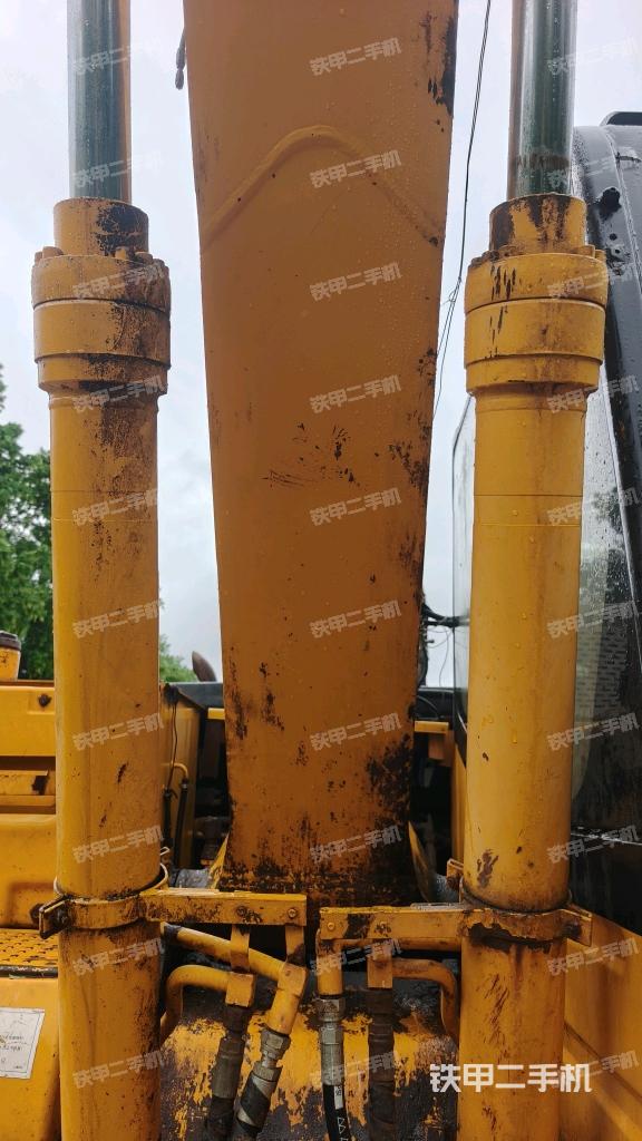 大臂油缸整體?豎拍（工作和回轉(zhuǎn)裝置）