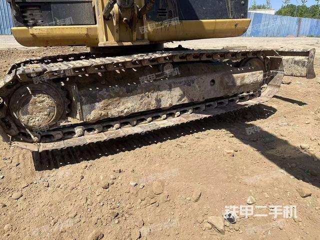 單側(cè)履帶整體(整機外觀) 單側(cè)履帶整體(整機外觀)