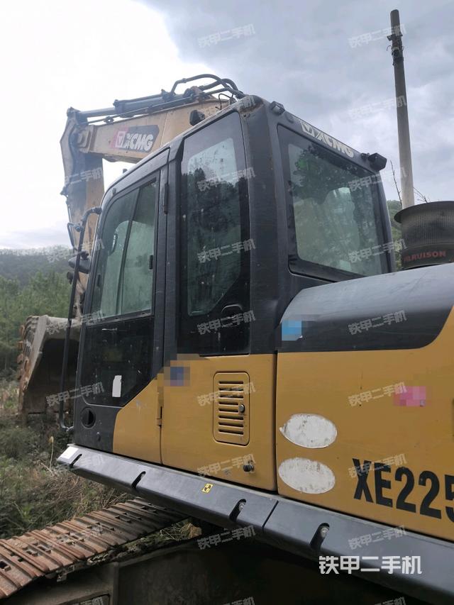 駕駛室左后45度（駕駛室部分）