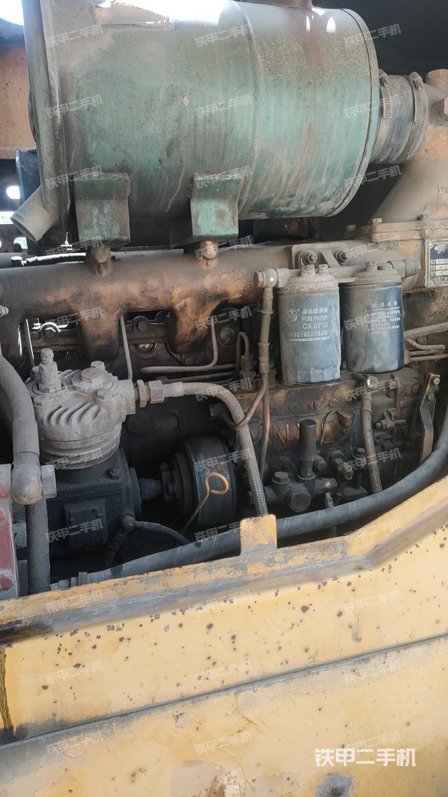 發(fā)動機(jī)右側(cè)（整機(jī)外觀及大件）