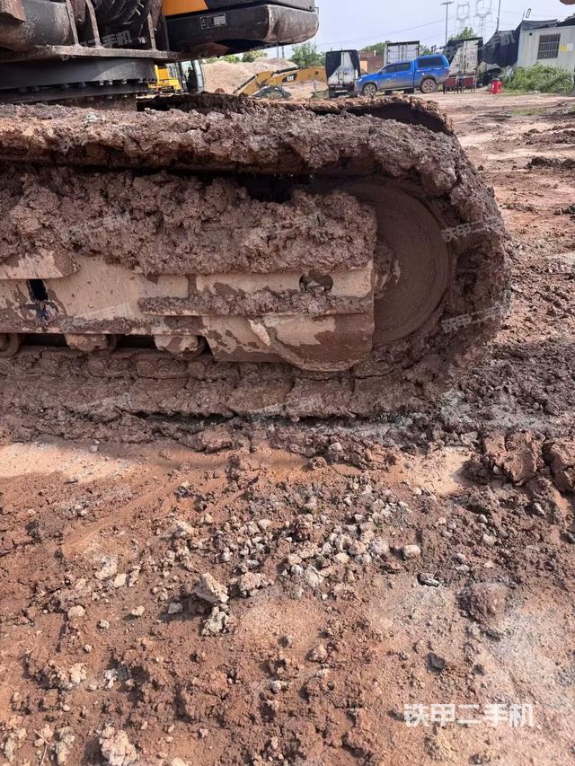 左側(cè)行走馬達蓋板（行走機構(gòu)）