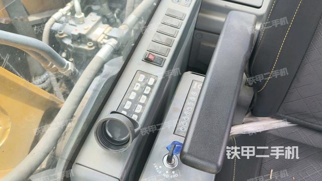 座椅后部(駕駛室部分) 座椅后部(駕駛室部分)