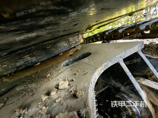 轉(zhuǎn)盤和下車架正前（工作和回轉(zhuǎn)裝置）