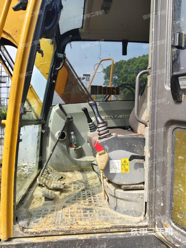 駕駛室整體（整機(jī)外觀）